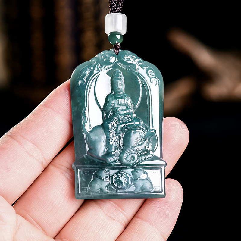 Jewelry & Watches Bench - Collana con Ciondolo Guanyin in Giadeite