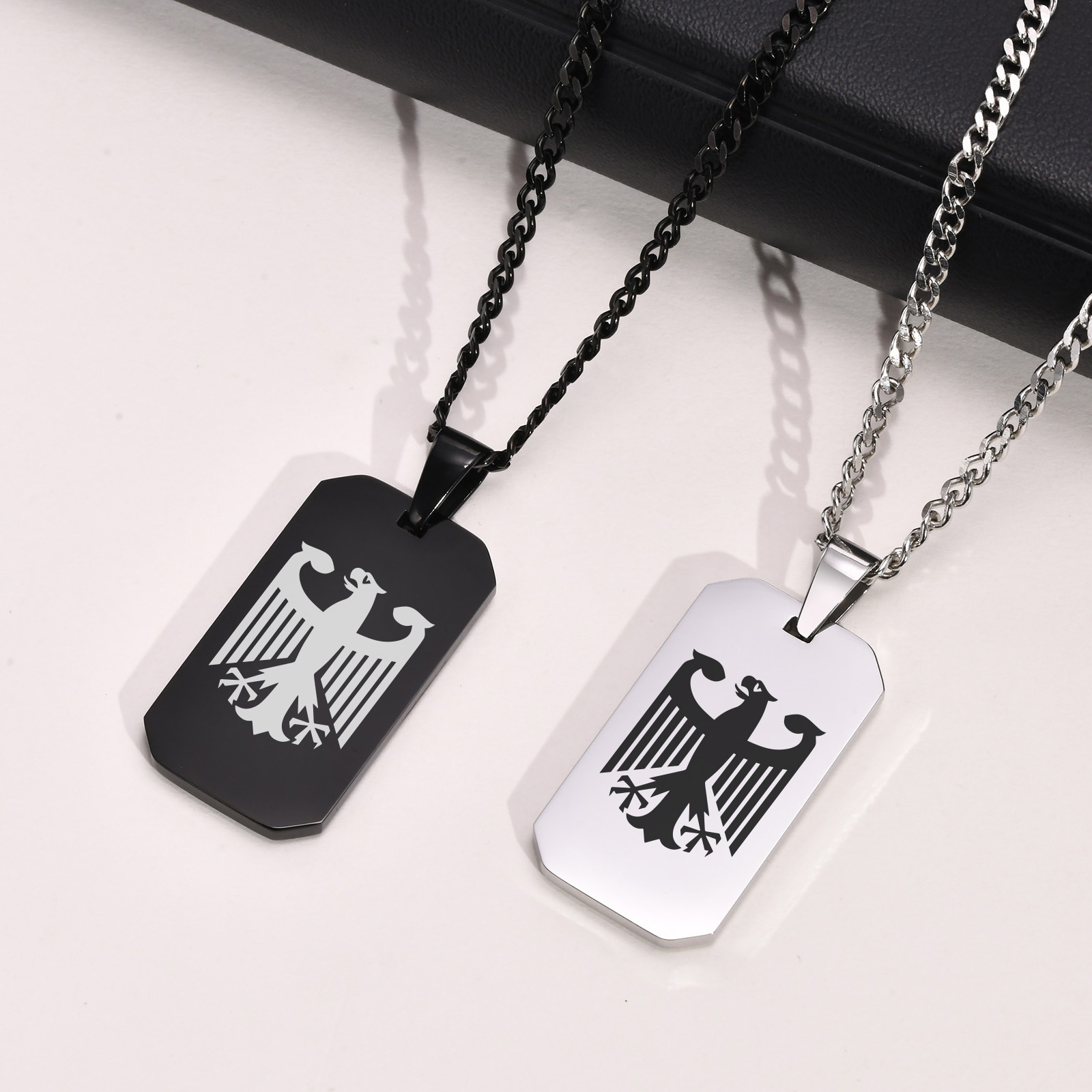 Mens Dog Tag Necklace - Collane quadrate con aquila tedesca per