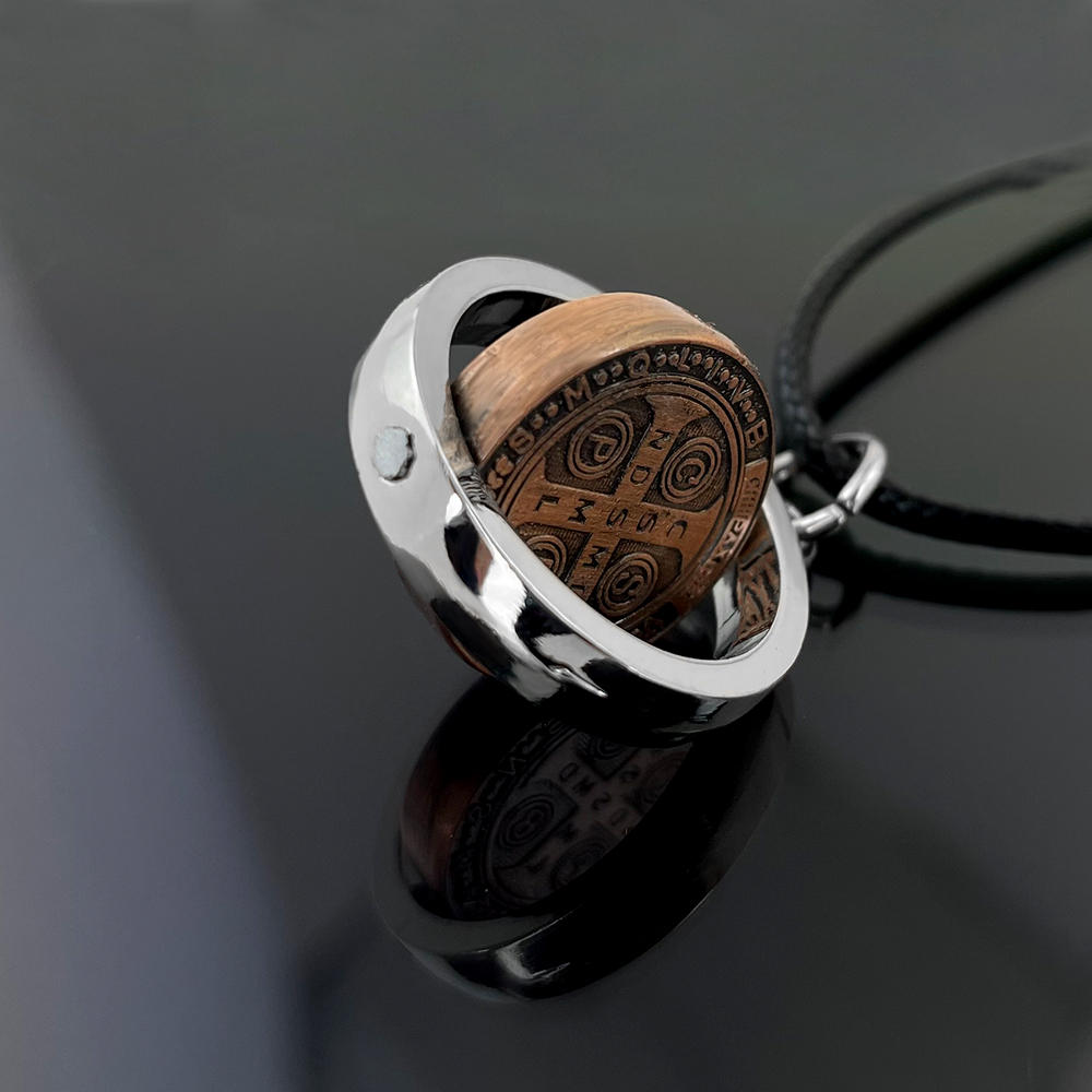 Nuova Collana con Medaglia di  - Jewelry & Watches Bench recensione e prezzo