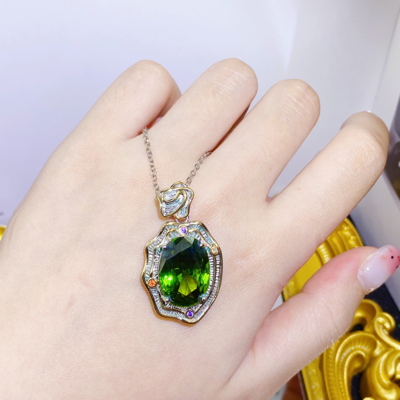 Set di collana con ciondolo 'G - Used Jewelry Watches recensione e prezzo